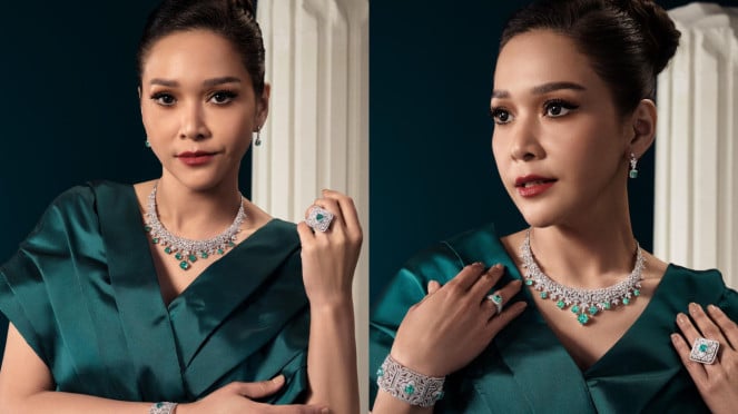 Influencer micro memperlihatkan koleksi perhiasan unik di media sosial